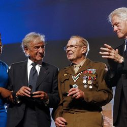 Former Pres. Clinton and poet Rebecca Dupas celebrate the 20th anniversary of the Holocaust Museum with Nobel Peace Prize laureate Elie Wisel, second from left, and WW II Army vet Scottie Ooton.     
