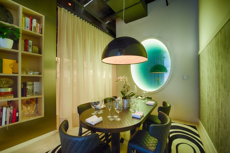 A dining area in minibar