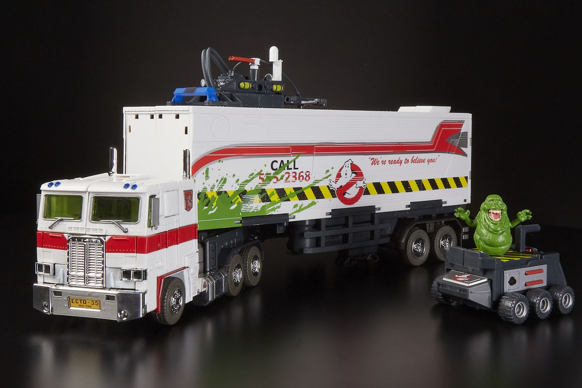 Ghostbusters x Transformers toy set - Ghostbusters-branded Optimus Prime truck with Slimer on small vehicle
