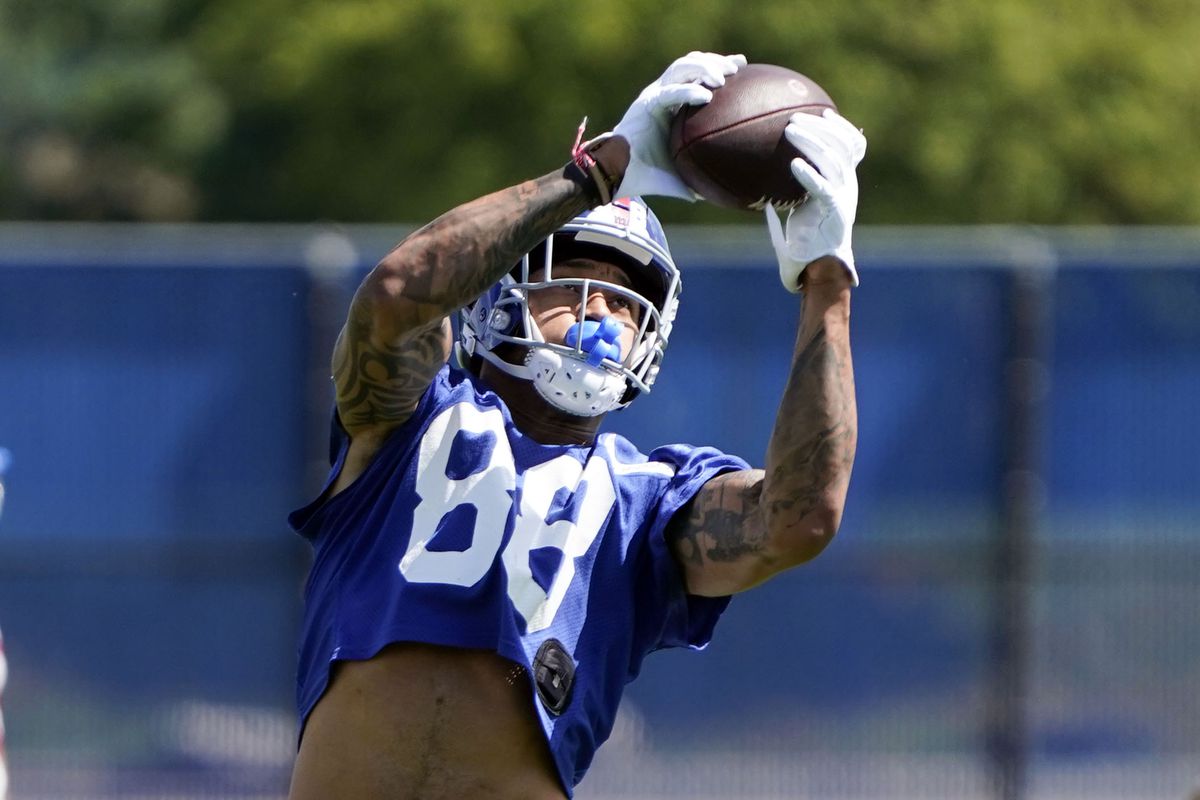 New York Giants tight end Evan Engram (88) catches the ball during the Giants OTA practice at the Quest Diagnostic Training Center.