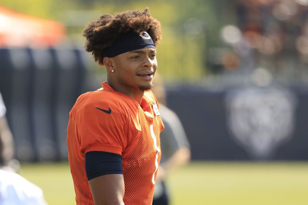 Projecting a 2024 Justin Fields contract extension with Chicago Bears -  Windy City Gridiron