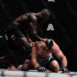 Melvin Manhoef tries to go for the finish against Brock Larson