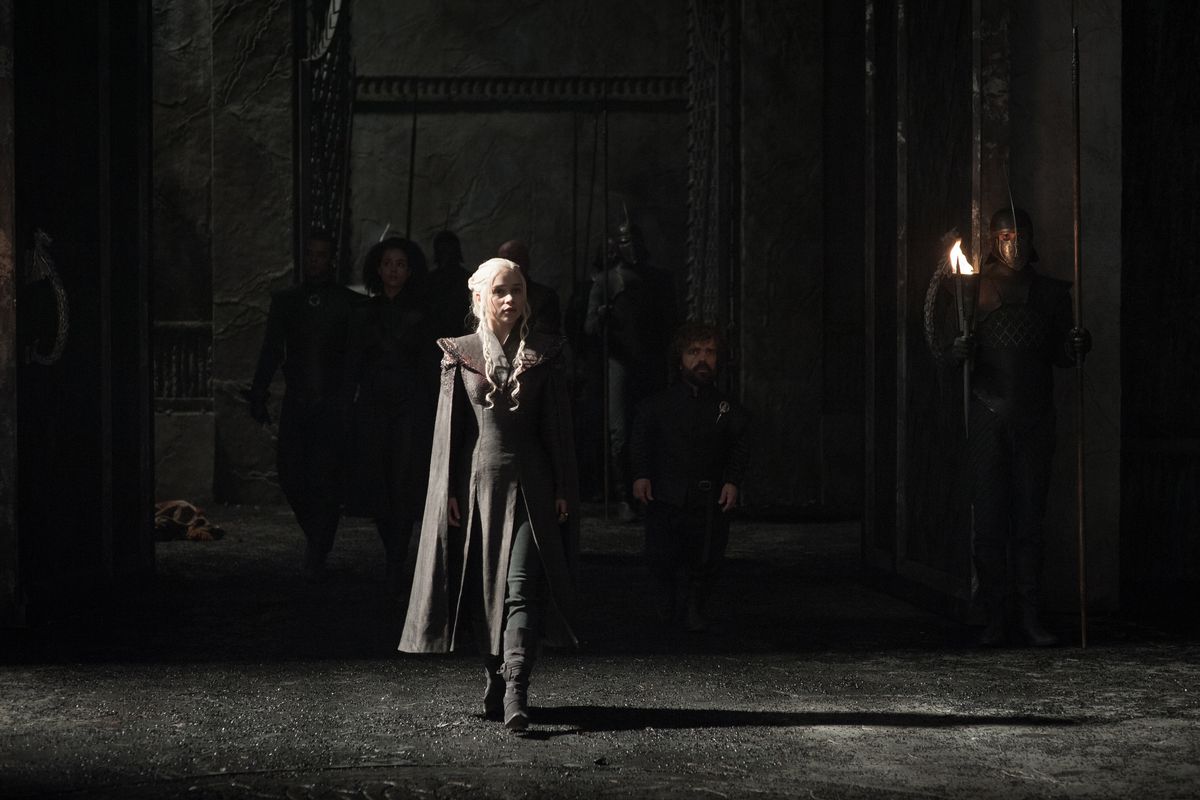 Game of Thrones season 7 - Daenerys walking around Dragonstone