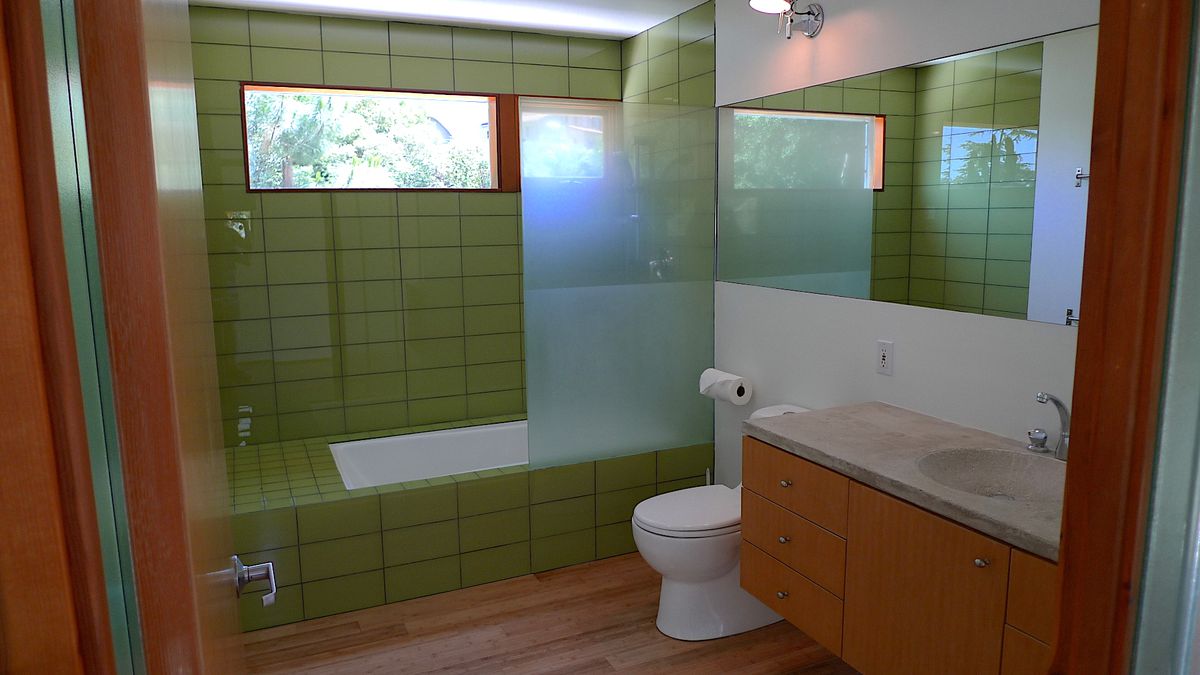 Bathroom with tile bathtub