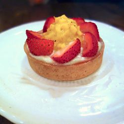 Strawberry Mango Tart from Bosie Tea Parlor by <a href="http://www.flickr.com/photos/aranciaproject/9180626377/in/pool-29939462@N00/">Project Latte</a>