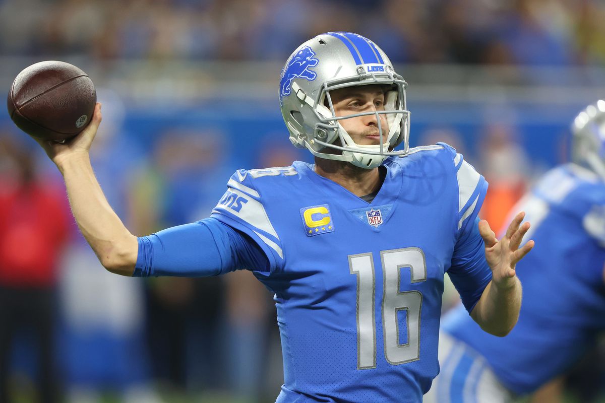 Detroit Lions quarterback Jared Goff (16) throws a pass during the first half of an NFL football game against the Green Bay Packers in Detroit, Michigan USA, on Sunday, November 6, 2022