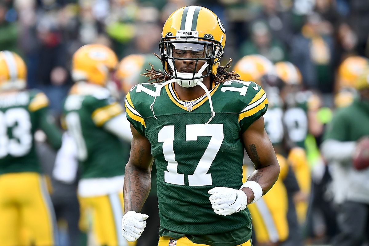 Wide receiver Davante Adams #17 of the Green Bay Packers warms up before the game against the Washington Redskins at Lambeau Field on December 08, 2019 in Green Bay, Wisconsin.