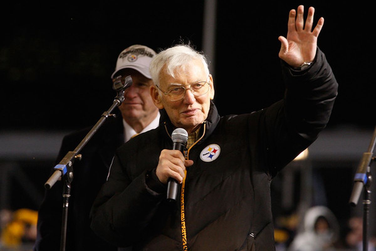PITTSBURGH - JANUARY 28:  Owner of the Pittsburgh Steelers Dan Rooney waves to the fans during the Super Bowl XLV Pep Rally on January 28 2011 at Heinz Field in Pittsburgh Pennsylvania.  (Photo by Jared Wickerham/Getty Images)