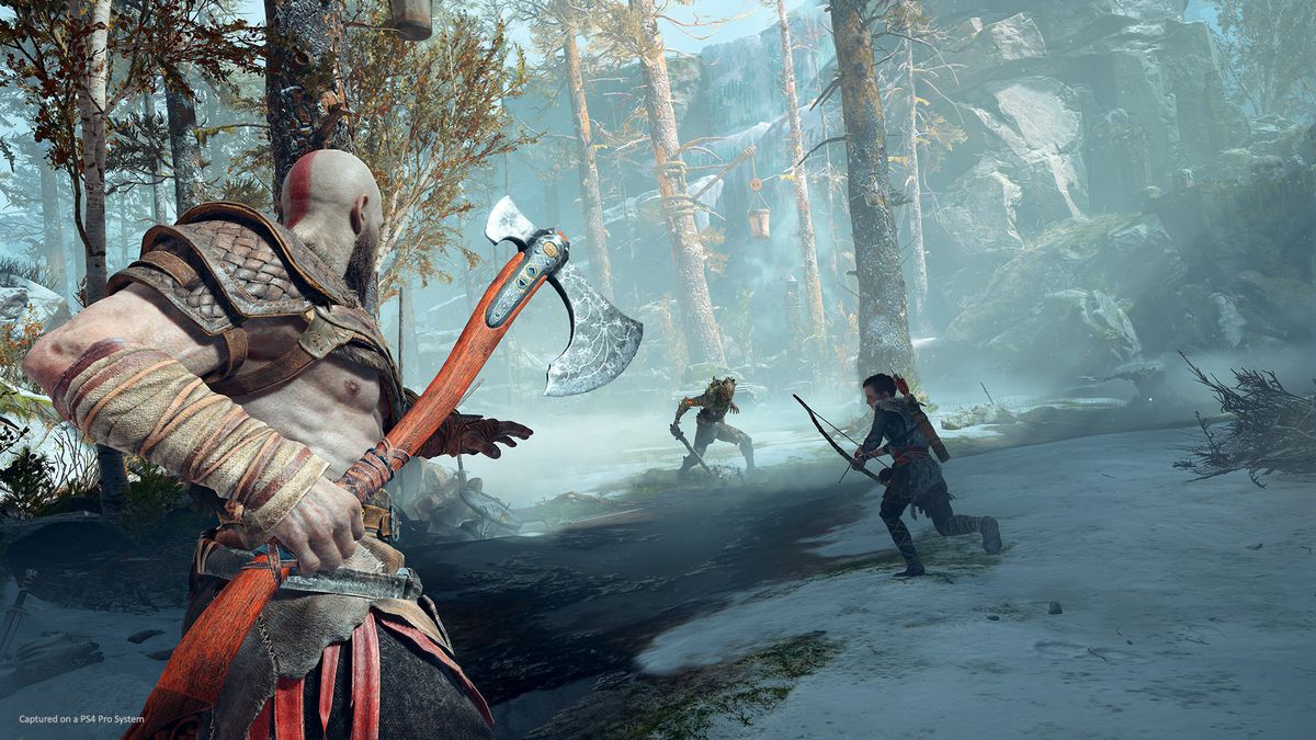 God of War - Kratos and Atreus prepare to fight an enemy in the woods