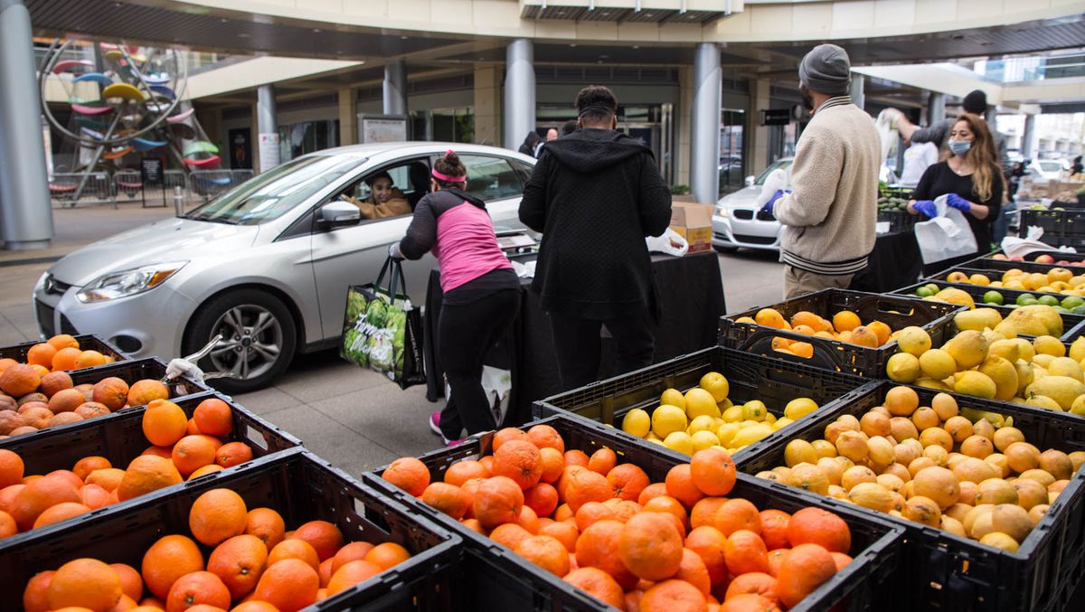 Employees load up a car with produce from the Las Vegas Farmers Market at Downtown Summerlin