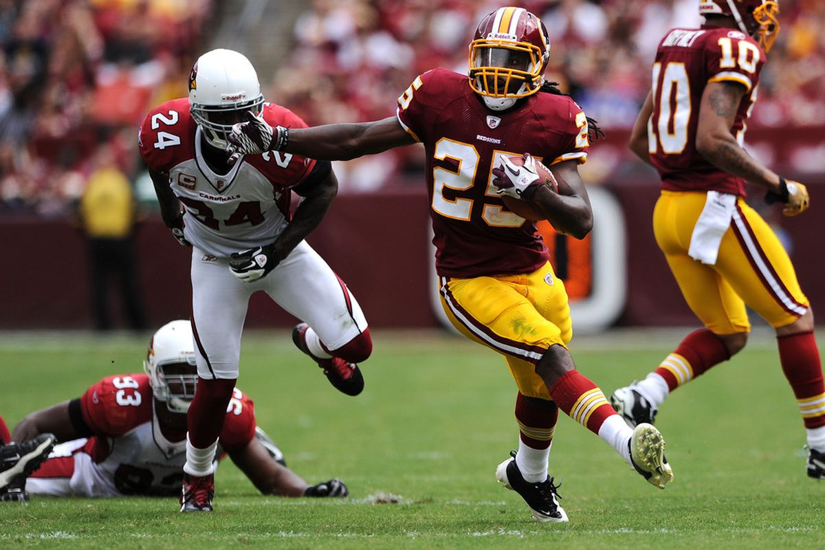 LANDOVER, MD - SEPTEMBER 18: Running back Tim Hightower #25 of the Washington Redskins eludes Arizona Cardinals defenders in the second quarter at FedExField on September 18, 2011 in Landover, Maryland. (Photo by Patrick Smith/Getty Images)