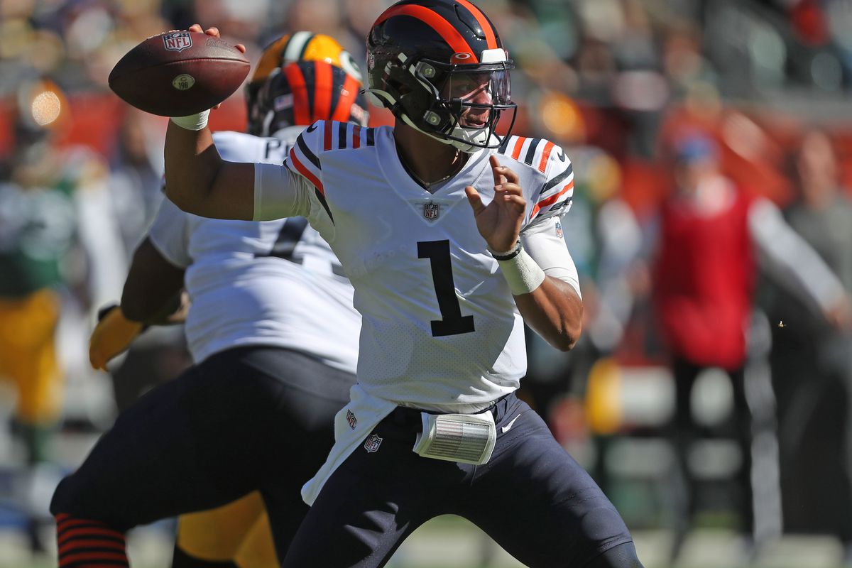 Chicago Bears quarterback Justin Fields (1) throws a pass during the first half against the Green Bay Packers at Soldier Field.&nbsp;
