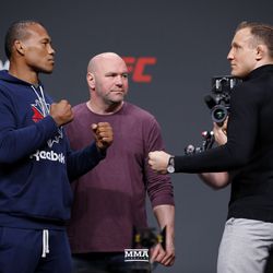 Jacare Souza and Jack Hermansson square off.