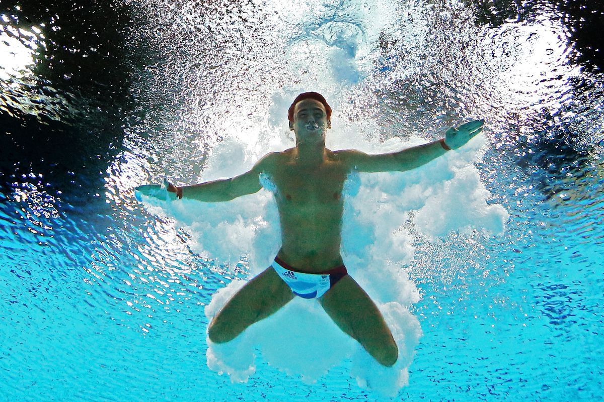 Tom Daley took the plunge earlier today and announced he's dating a man