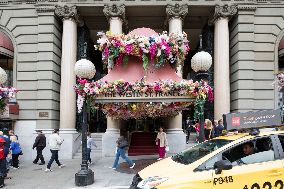 The front entry of the Westin St. Francis hotel.