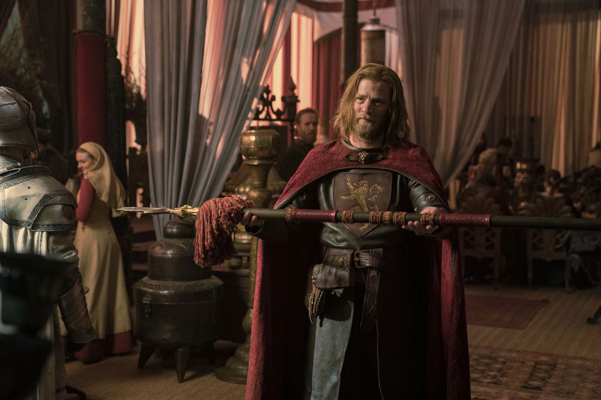 Jason Lannister, played by Jefferson Hall, stands in a tent holding a scabbard in his hand in episode 3 of House of the Dragon.