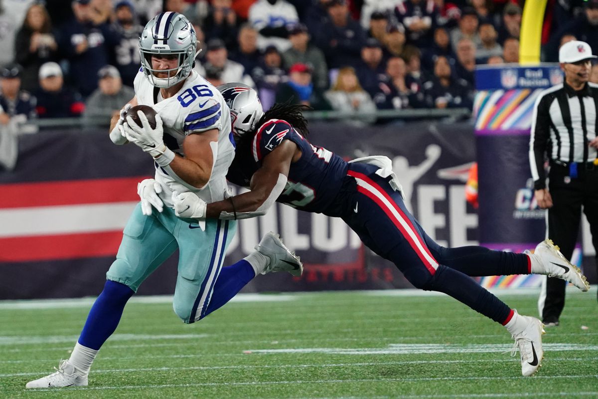 Dallas Cowboys tight end Dalton Schultz (86) makes the catch against New England Patriots defensive back Kyle Dugger (23) in overtime at Gillette Stadium.