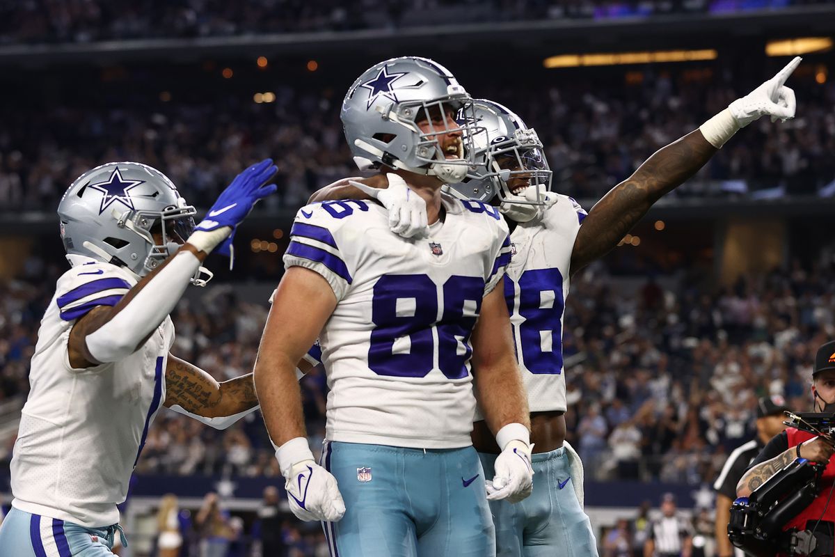 Dalton Schultz #86 of the Dallas Cowboys celebrates his second half touchdown with CeeDee Lamb #88 while playing the Philadelphia Eagles at AT&amp;T Stadium on September 27, 2021 in Arlington, Texas.