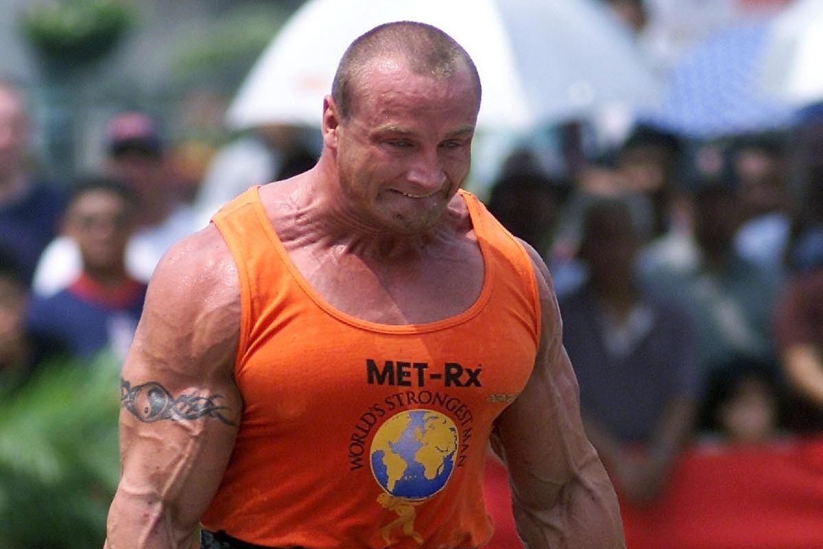 Mariusz Pudzianowski of Poland carries a total of