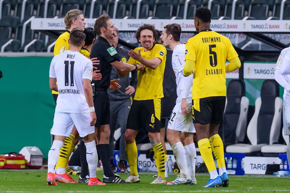 Borussia Mönchengladbach v Borussia Dortmund - DFB Cup: Quarter Final