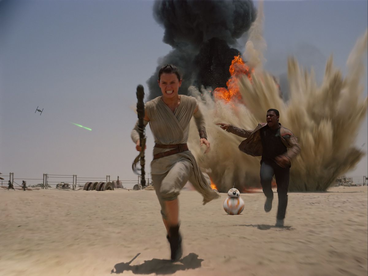 Rey and Finn run away from First Order attackers.