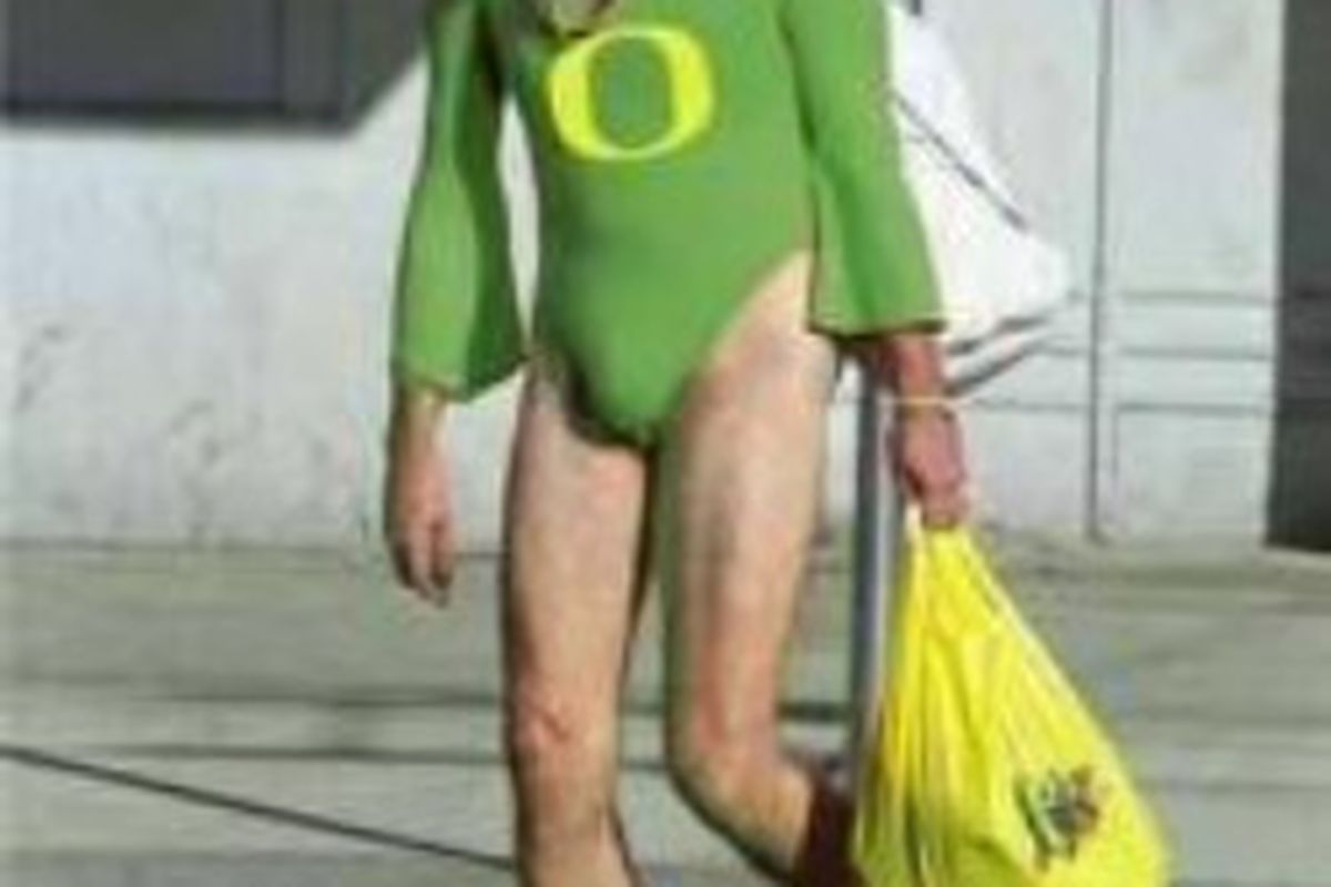 Oregon QB Jeremiah Masoli leaves the Moshofsky Sports Center without wearing a knee brace which leads Oregon diehards to believe he is truly at 100% going into this weeks game with Washington.