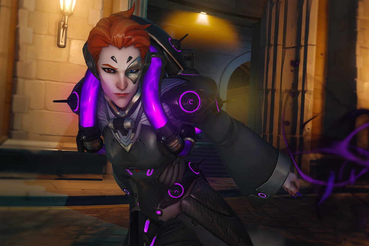 Overwatch - Moira performs her Fade ability