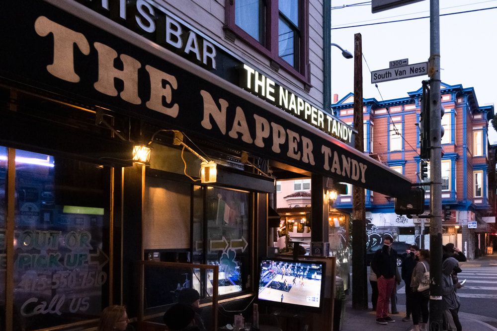 The exterior of the Napper Tandy, a bar in San Francisco.