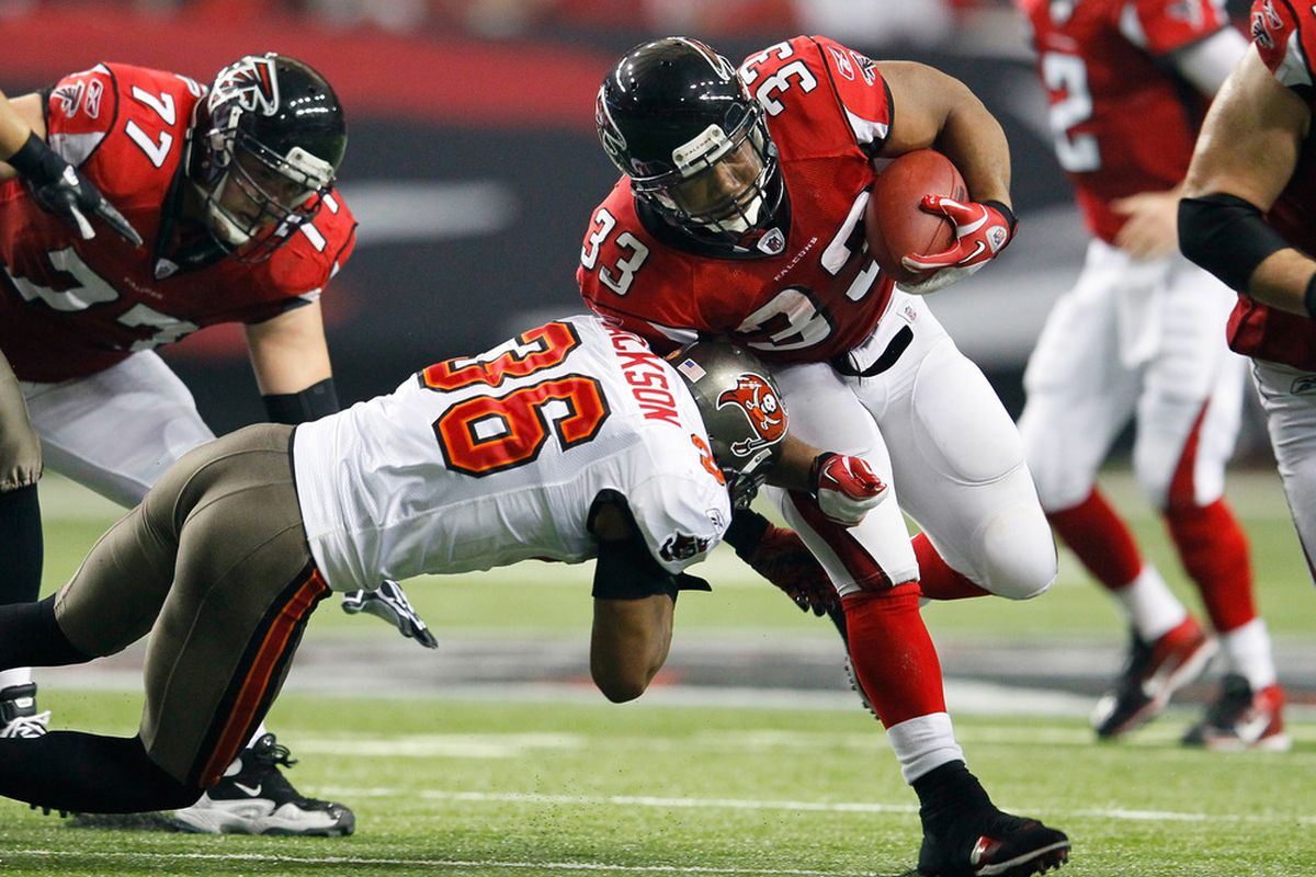 ATLANTA, GA - JANUARY 01:  Michael Turner #33 of the Atlanta Falcons breaks a tackle by Tanard Jackson #36 of the Tampa Bay Buccaneers at Georgia Dome on January 1, 2012 in Atlanta, Georgia.  (Photo by Kevin C. Cox/Getty Images)