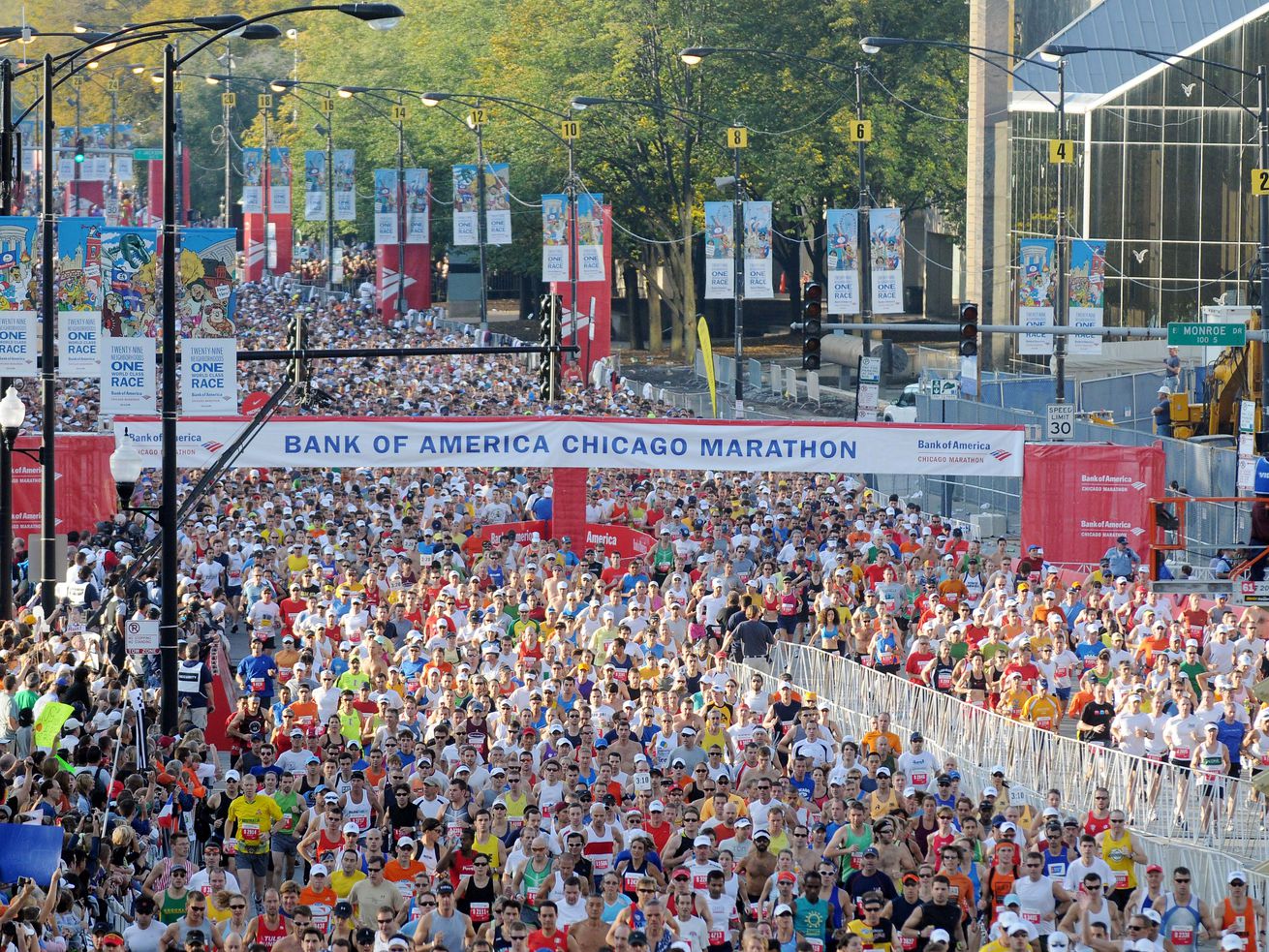 Thousands of runners participate in the Bank of America Chicago Marathon October 12, 2008 in Chicago, Illinois.