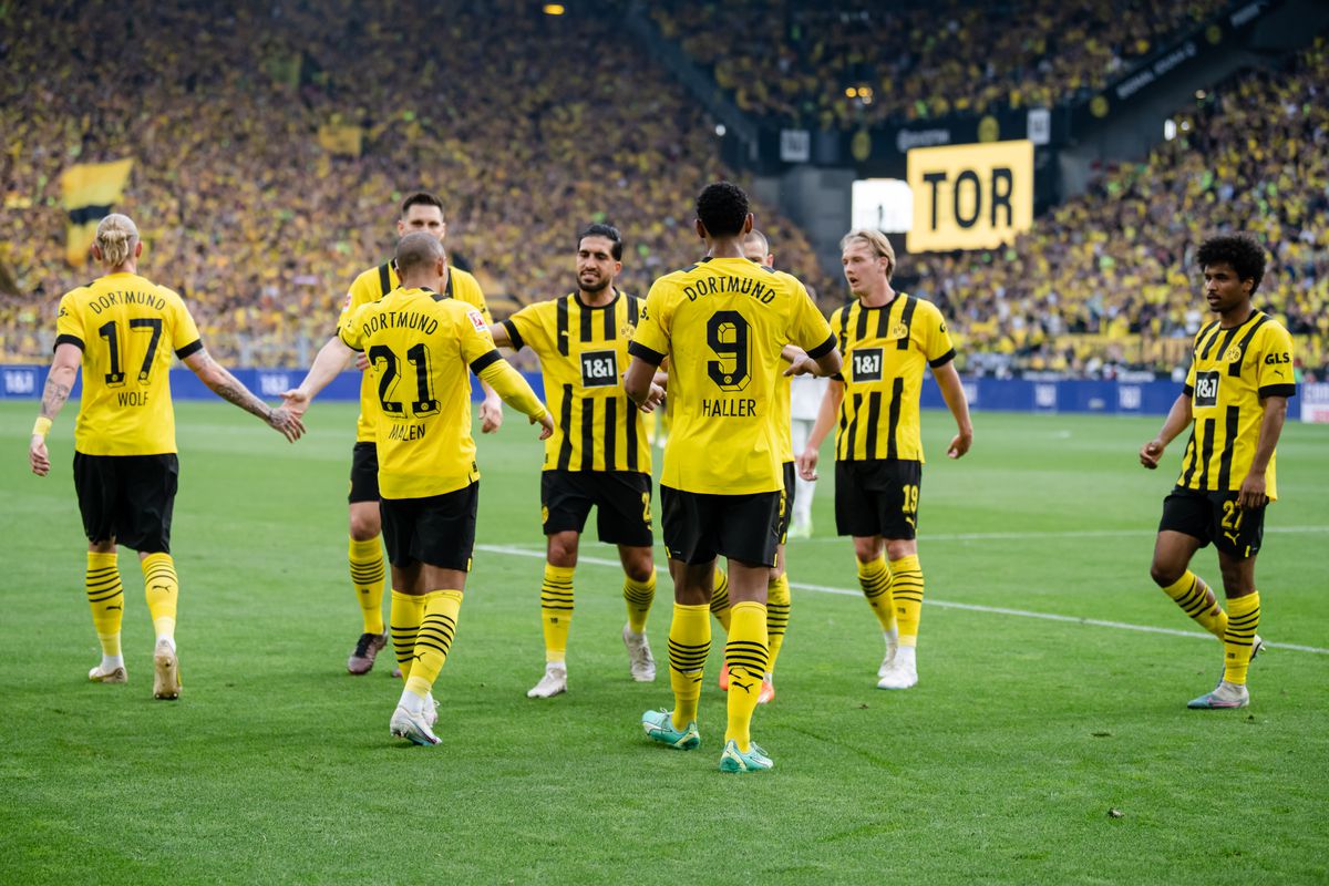 Borussia Dortmund v Borussia Mönchengladbach - Bundesliga