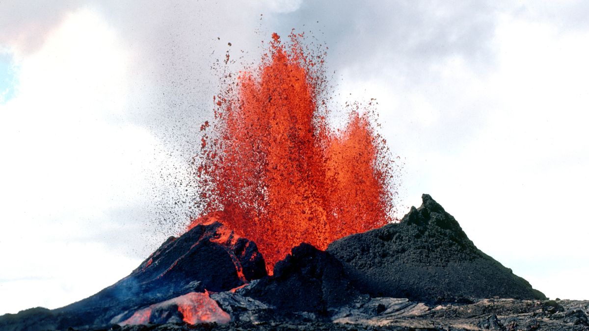 Low fountain of lava from Pu’u ‘O’o, Kilauea Volcano, 1983