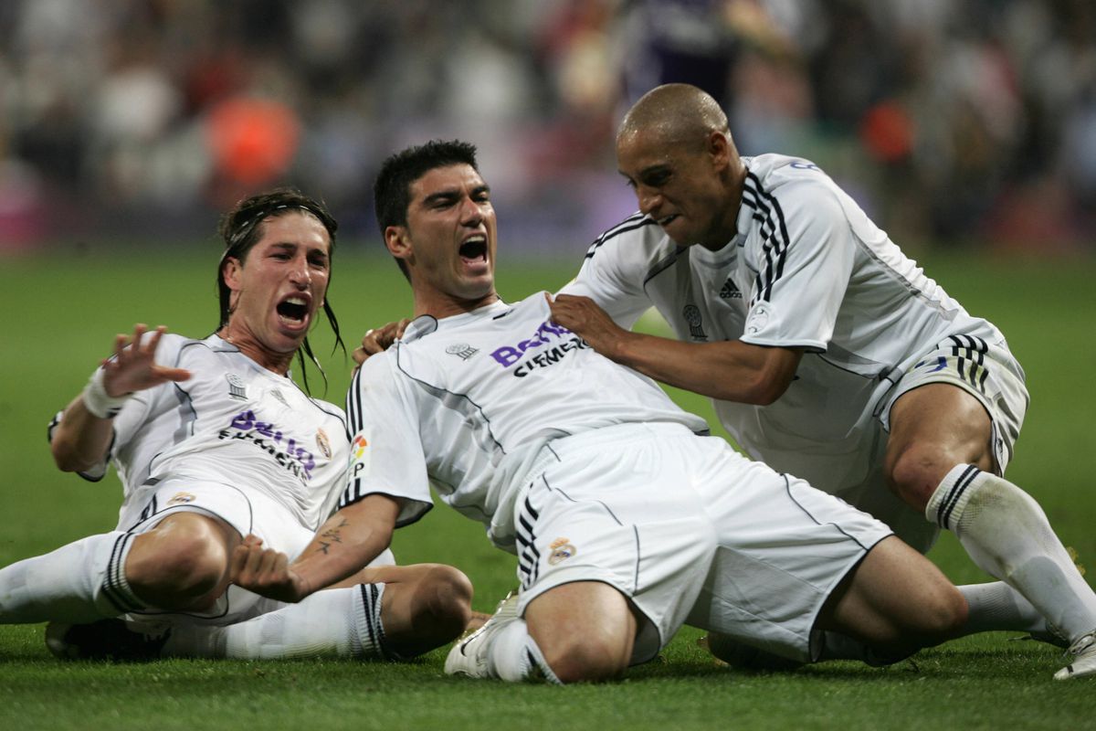Real Madrid’s Antonio Reyes (C) celebrat...