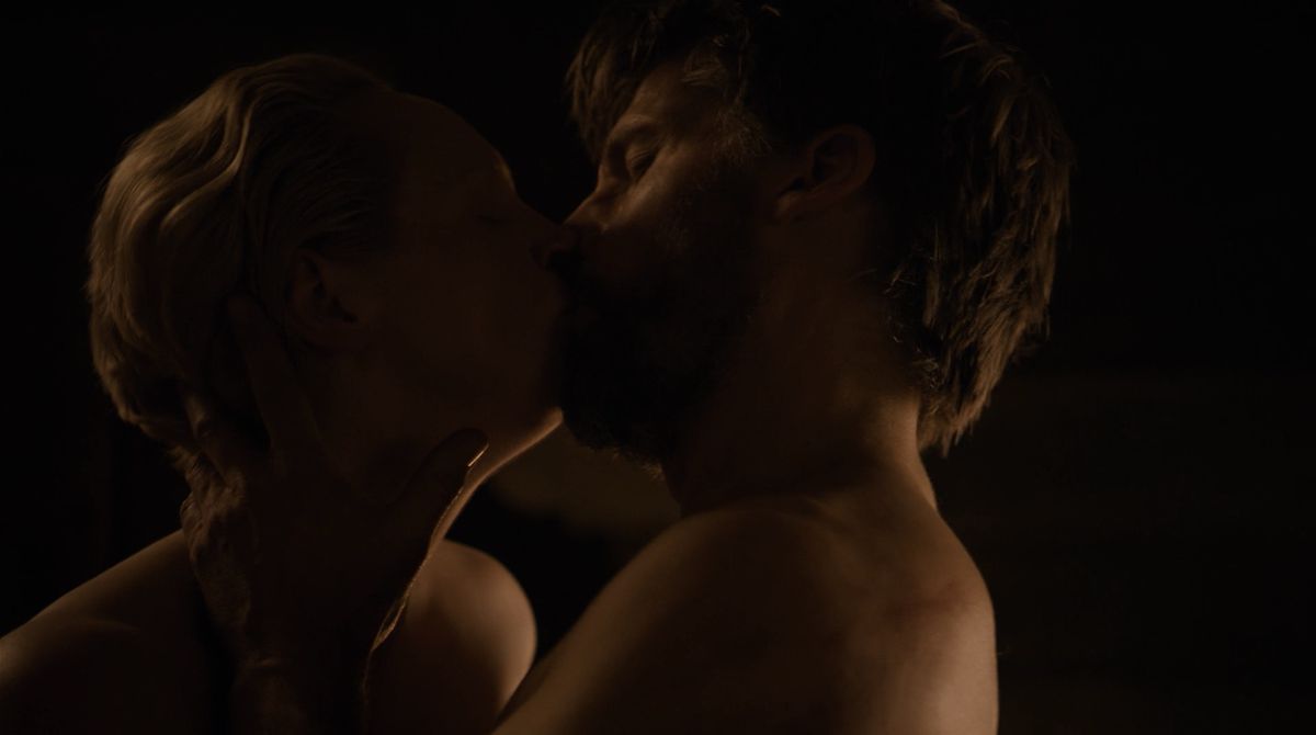 Game of Thrones S08E04 Jaime and Brienne kiss. 