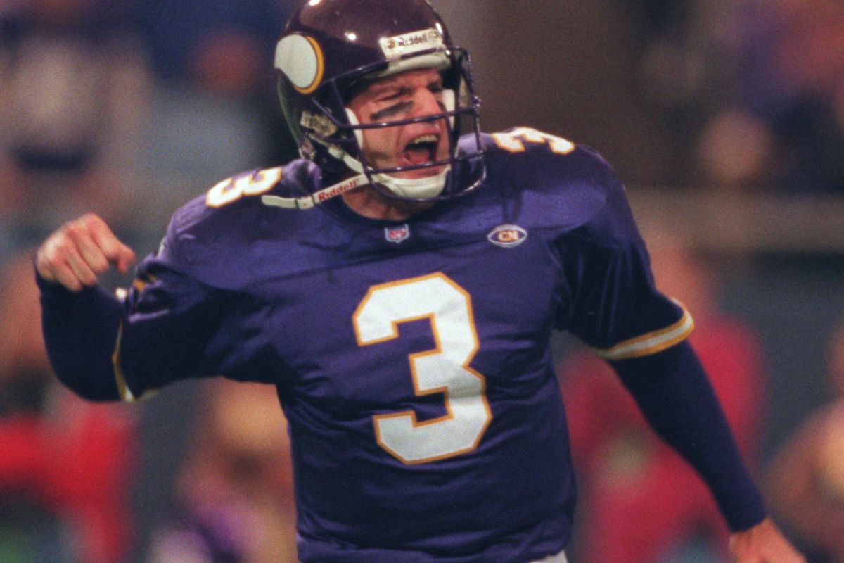 Minneapolis Mn , Vikings vs San Francisco 10/24/99--- Vikings quarterback Jeff George celebrated his touchdown pass to Andrew Jordan during the 2nd quarter against San Francisco.(Photo By JERRY HOLT/Star Tribune via Getty Images)
