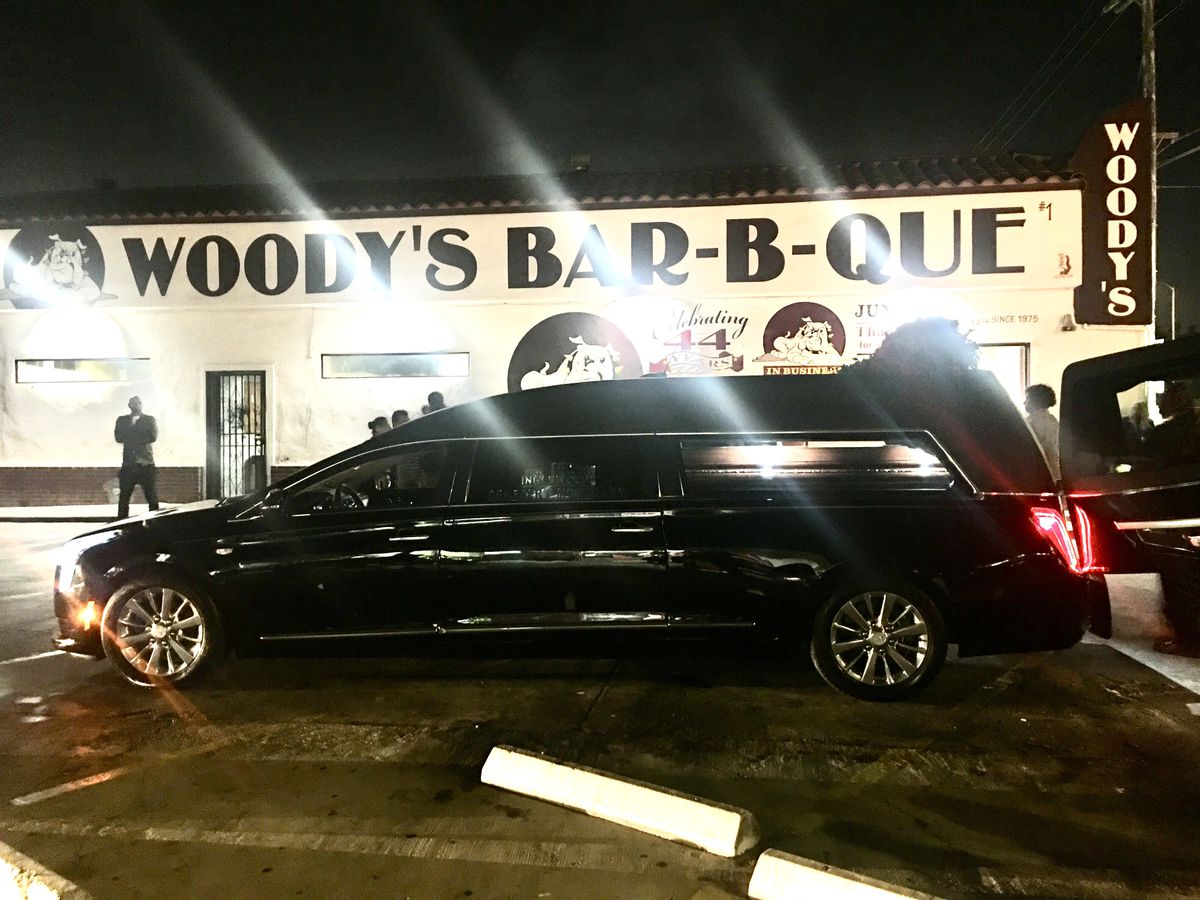 Woody Phillips’ funeral procession limousine in front of the Slauson location for Woody’s Bar-B-Cue