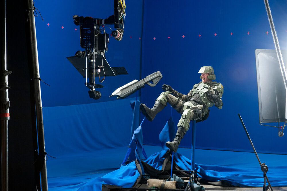 A UNSC Marine in flight against a blue backdrop. For the alternate ad Matthew Gratzner shot using the Halo 3: Believe diorama.