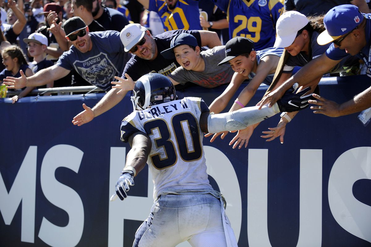 Los Angeles Rams celebrate a touchdown by RB Todd Gurley against the Arizona Cardinals&nbsp;in Week 2, Sep. 16, 2018.