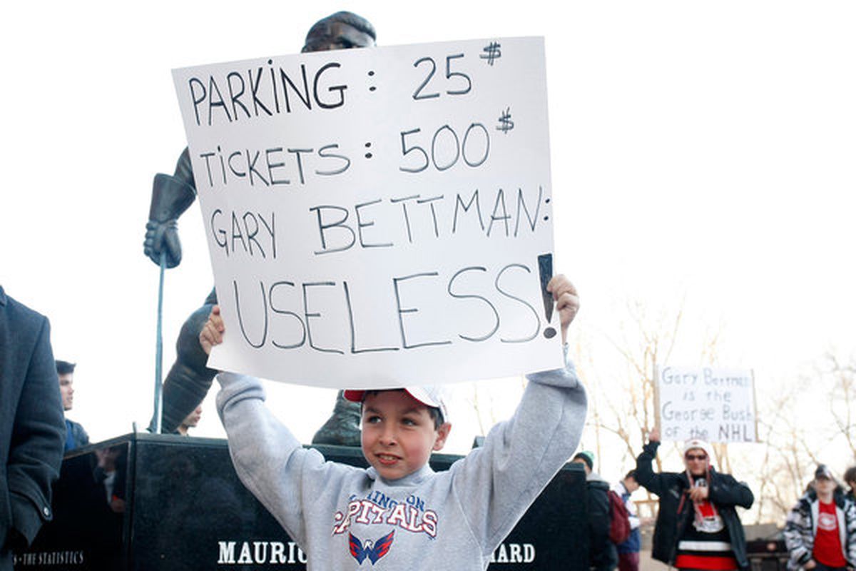 This sign about sums up what fans think about Bettman and the owners at this time.  Then again, so does the one in the background...