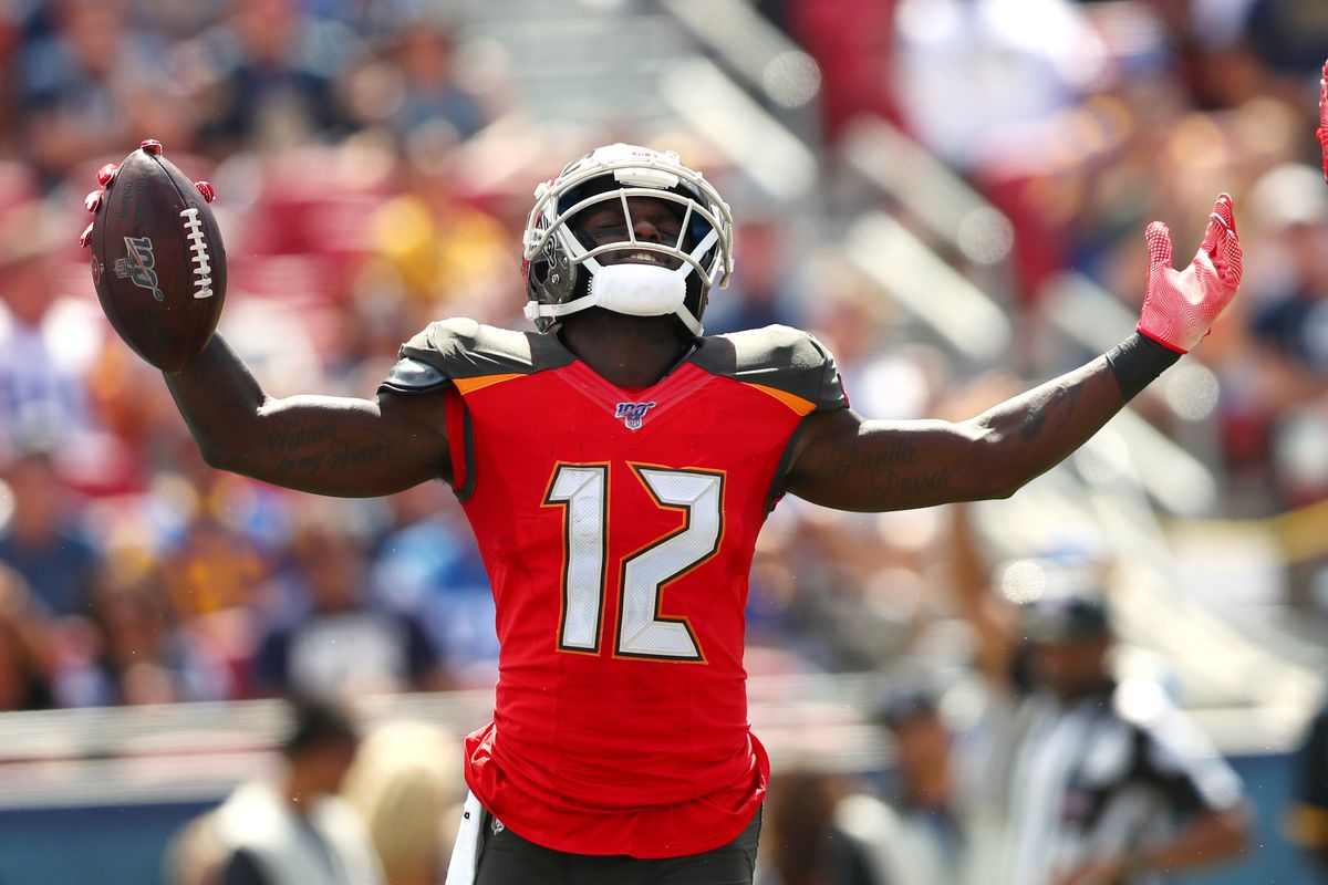 Chris Godwin #12 of the Tampa Bay Buccaneers celebrates his run in the first quarter against the Los Angeles Rams at Los Angeles Memorial Coliseum on September 29, 2019 in Los Angeles, California.