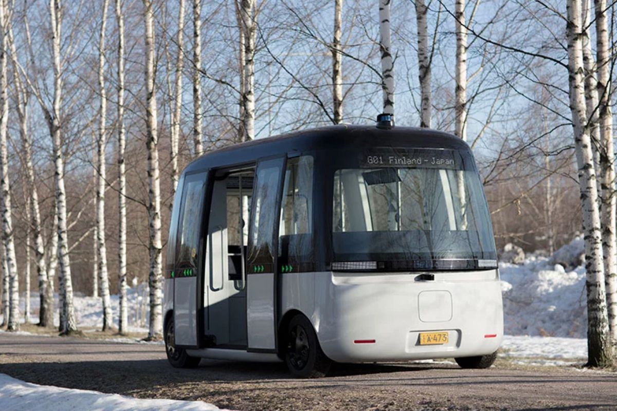 Self driving bus on snowy streets