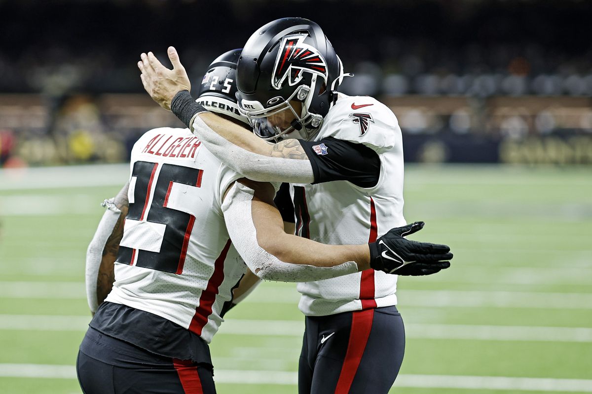 Tyler Allgeier #25 of the Atlanta Falcons celebrates a touchdown with Desmond Ridder #4 during the third quarter in the game against the New Orleans Saints at Caesars Superdome on December 18, 2022 in New Orleans, Louisiana.