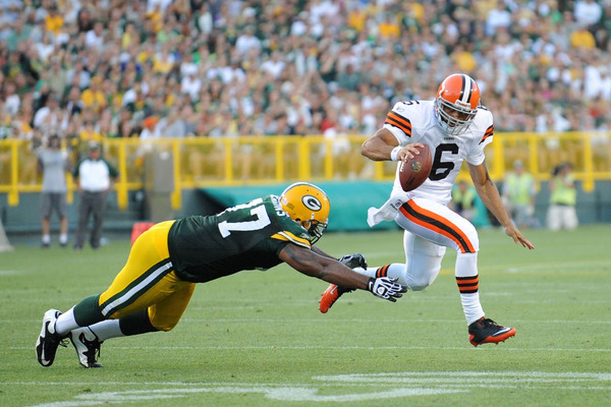 GREEN BAY - AUGUST 14: Seneca Wallace #6 of the Cleveland Browns scrambles during the NFL preseason game against the Green Bay Packers at Lambeau Field August 14 2010 in Green Bay Wisconsin.  (Photo by Tom Dahlin/Getty Images)