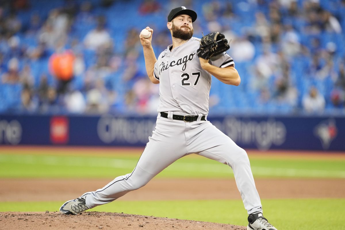 White Sox starter Lucas Giolito delivers during Wednesday’s loss to the Blue Jays. 