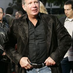 CORRECTS SPELLING OF GARRY - FILE - In this May 21, 2007 file photo, Garry Shandling arrives to the premiere of the new comedy film "Knocked Up" in Los Angeles. Shandling, who as an actor and comedian pioneered a pretend brand of self-focused docudrama with "The Larry Sanders Show," died, Thursday, March 24, 2016 of an undisclosed cause in Los Angeles. He was 66. 