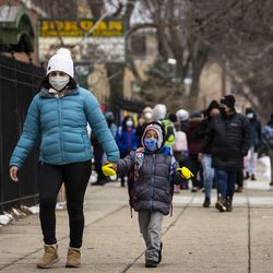 Students and parents arrive Wednesday at Jordan Community Public School, 7414 N. Wolcott Ave., in Rogers Park.