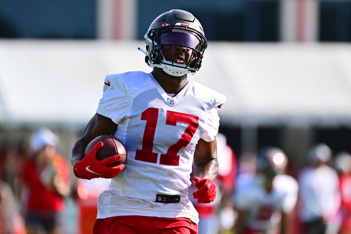 TAMPA, FLORIDA - JULY 29: Russell Gage #17 of the Tampa Bay Buccaneers carries the ball during the 2022 Buccaneers Training Camp at the AdventHealth Training Center on July 29, 2022 in Tampa, Florida.