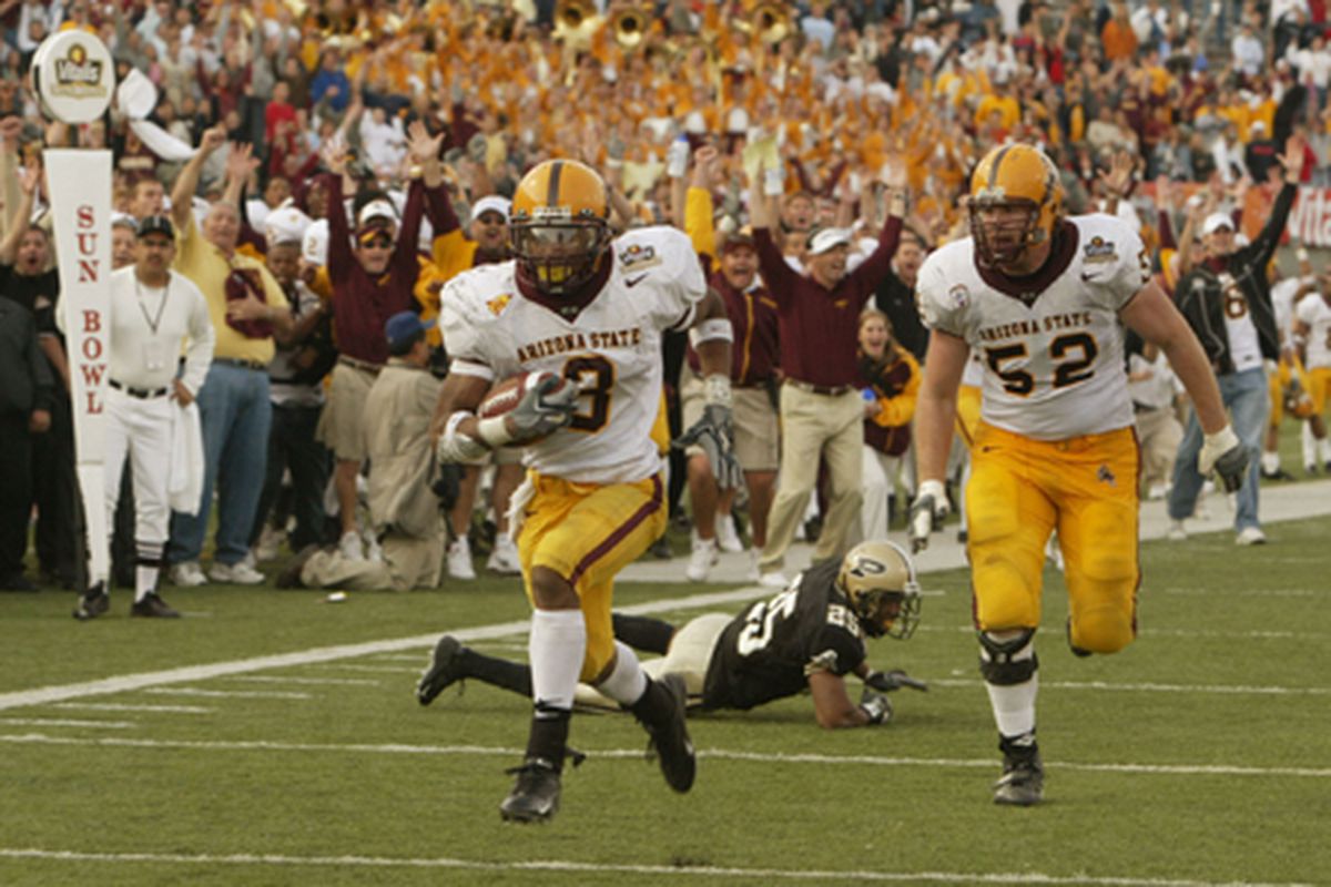 Rudy Burgess scores the game-winning touchdown in the 2004 Sun Bowl. (Photo: ASU)