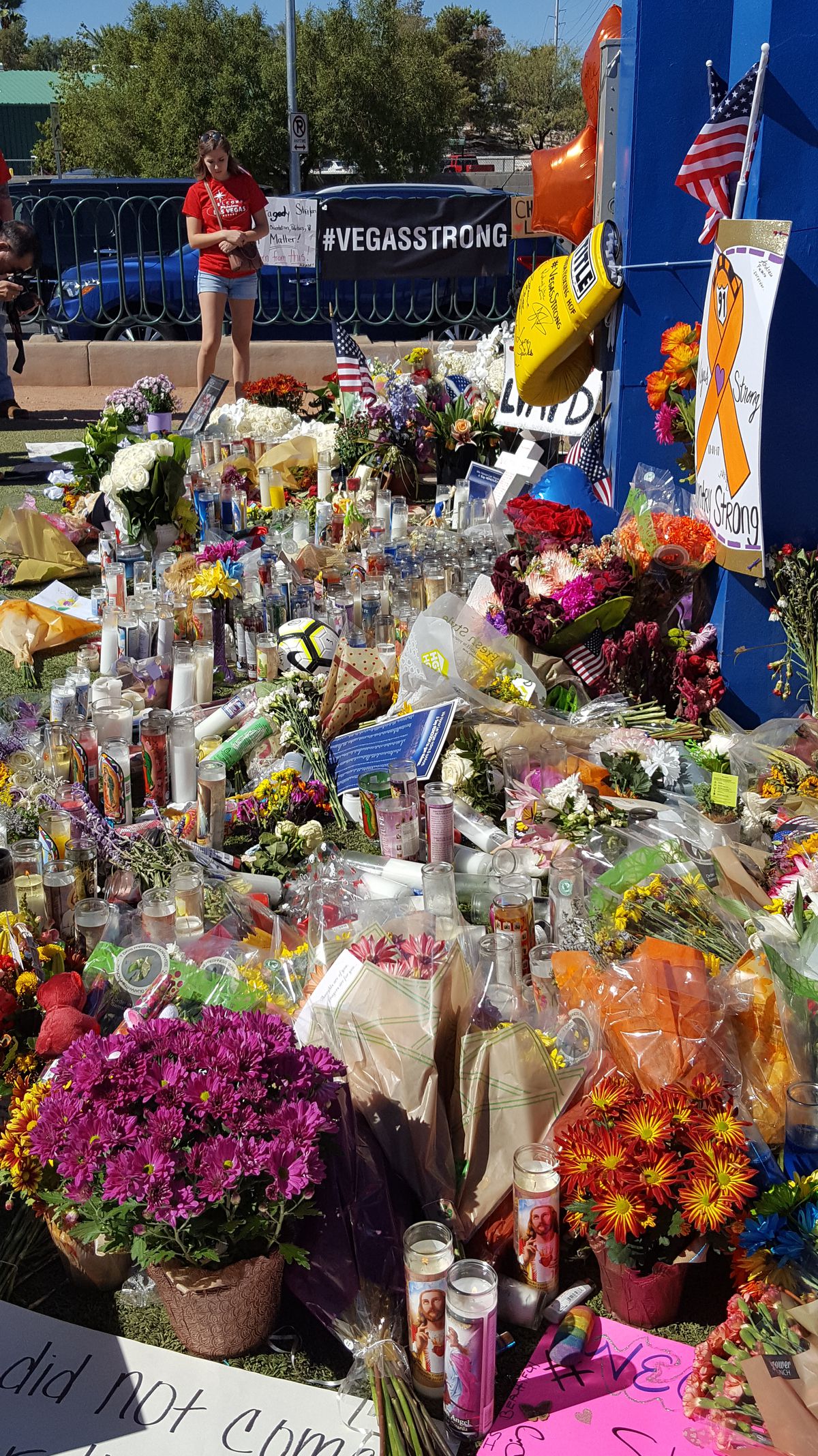 The memorial at the “Welcome to Las Vegas” sign grows by the day. | Miriam Di Nunzio/Sun-Times