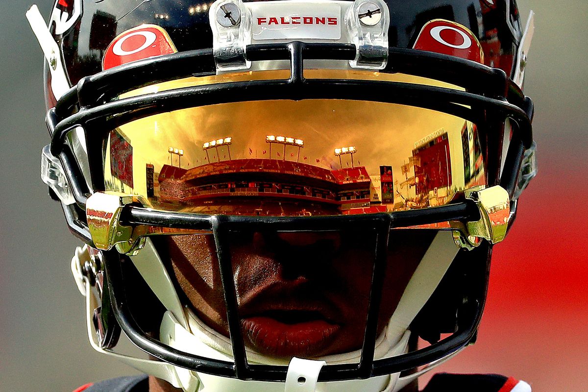 Julio Jones #11 of the Atlanta Falcons warms up during a game against the Tampa Bay Buccaneers at Raymond James Stadium on December 29, 2019 in Tampa, Florida.